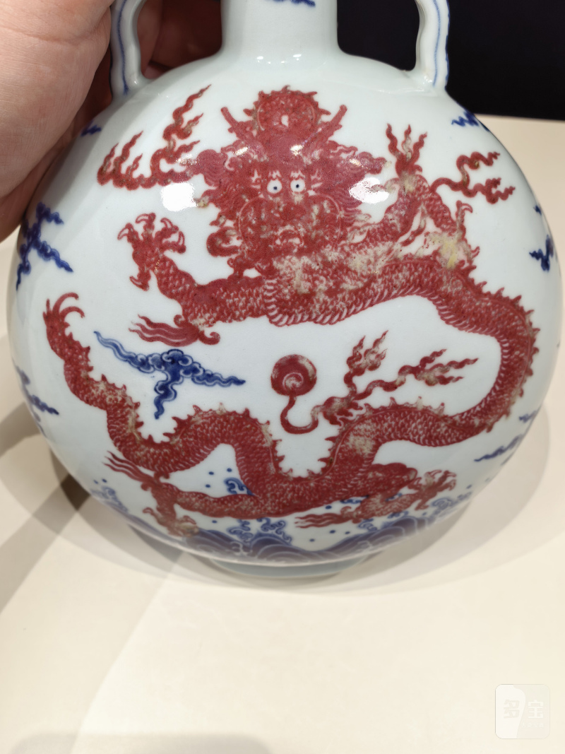 清乾隆 青花釉里红龙纹抱月瓶 - 图13